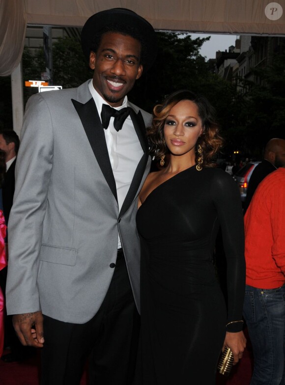 Amar'e Stoudemire et sa compagne Alexis Welch le 7 mai 2012 au Met de New York. Un mois plus tard, le joueur des Knicks demandait sa belle en mariage, à Paris.
