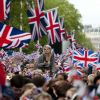 Buckingham Palace accueillait le 4 juin au soir le concert du jubilé de diamant de la reine Elizabeth II, point d'orgue des festivités pour ses 60 ans de règne. Privée de son époux, hospitalisé, la monarque était entourée de toute la famille royale, de nombreux invités, de 12 000 spectateurs dans l'enceinte de Buckingham et de 500 000 sur le Mall.