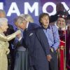 La reine Elizabeth II a reçu l'hommage de la nation par la voix de son fils le prince Charles, émouvant lors de la clôture du concert du jubilé de diamant à Buckingham Palace le 4 juin 2012.