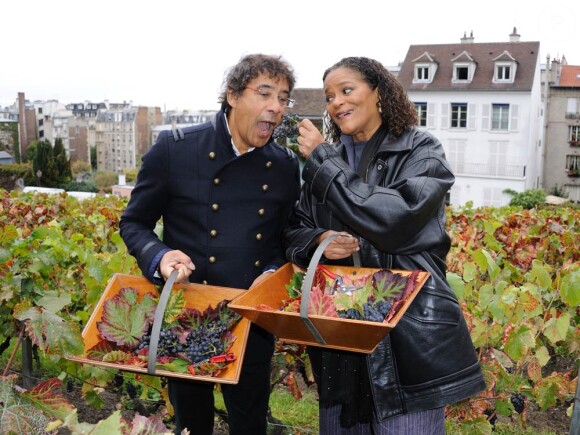 Laurent Voulzy et Jocelyn Béroard, de Kassav' ont apporté le soleil des îles sur la traditionnelle vendange du clos Montmartre, samedi 8 octobre 2011, lors de la traditionnelle Fête des Vendanges de Montmartre.