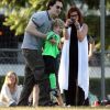 Debra Messing et son mari Daniel Zelman avec leur fils Roman en octobre 2009.
Debra Messing a déposé le 5 juin 2012 sa demande de divorce d'avec son mari depuis 2000, Daniel Zelman. Leur séparation remonterait à février 2010. L'actrice fréquente depuis décembre 2011 l'acteur Will Chase, son partenaire dans la série Smash.