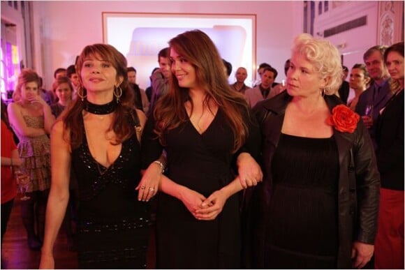 Catherine Hosmalin, Lola Dewaere et Victoria Abril dans Mince Alros !, 2012.