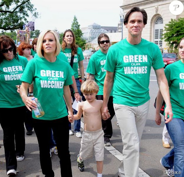 Jenny McCarthy, le petit Evan et Jim Carrey à Washington, le 4 juin 2008.