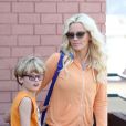 Jenny McCarthy et son fils Evan à Sherman Oaks, le 29 avril 2012.