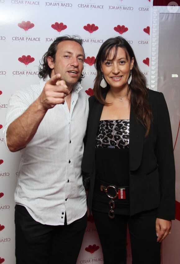Philippe Candeloro et son épouse Olivia à la présentation de la revue Palace du César Palace Paris, le 6 juin 2012.
