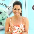 Brooke Burke en pleine promo pour la marque de glaces Dryer's Ice Cream, à Los Angeles le 6 juin 2012