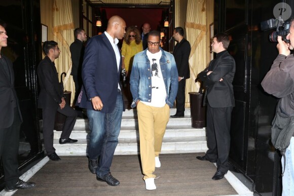 Amoureux, Jay-Z et Beyoncé sont allés déjeuner au Costes, à Paris le 7 juin 2012