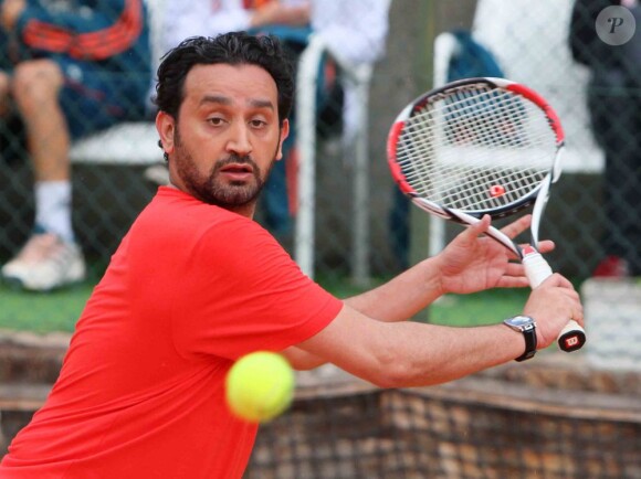 Les coups slicés de Cyril Hanouna n'auront pas eu raison d'Arnaud Lemaire cette année... Le 19e Trophée des Personnalités organisé par Framboise Holtz en partenariat avec la FFT a connu son dénouement le 8 juin 2012. Malgré la pluie, Arnaud Lemaire a pris sa revanche et triomphé de Cyril Hanouna, finaliste en 2011.