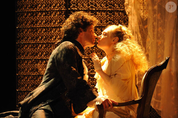 Julie Judd et Guillaume Cramoisan, lors du filage de la pièce Le Plaisir, au théâtre La Pépinière-Opéra à Paris.