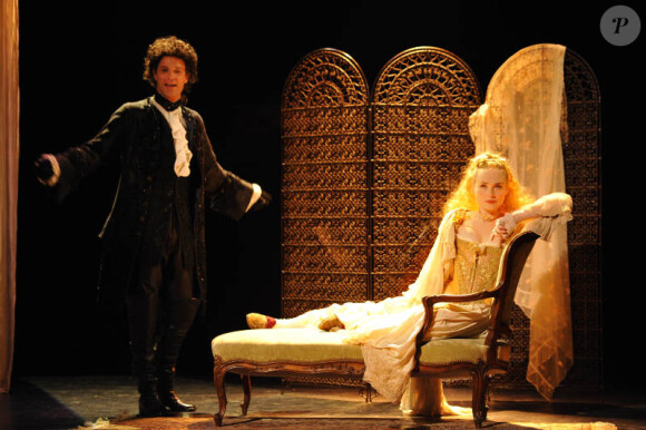 Julie Judd et Guillaume Cramoisan, lors du filage de la pièce Le Plaisir, au théâtre La Pépinière-Opéra à Paris.
