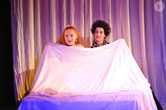 Julie Judd et Fanny Gilles, lors du filage de la pièce Le Plaisir, au théâtre La Pépinière-Opéra à Paris.