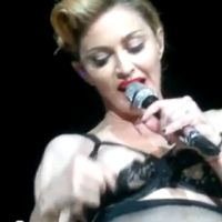 Madonna exhibe un téton sur le MDNA Tour, hystérie à Istanbul !