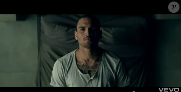 Chris Brown dans le clip de Don't Wake Me Up