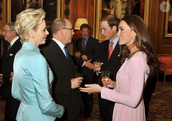 La princesse Charlene et le prince Albert de Monaco à Windsor en mai 2012 avec le duc et la duchesse de Cambridge.