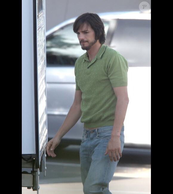 Ashton Kutcher sur le tournage de Jobs, le 13 juin 2012 à Los Angeles.