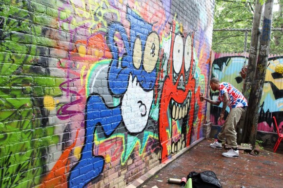 Chris Brown interviewé pour son travail de grafitti artist, à New York le 13 juin 2012