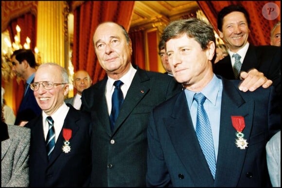 Thierry Roland, Jacques Chirac et Jean-Michel Larqué, en 2000 à Paris.