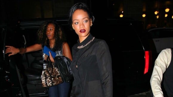 Rihanna : Sombre pour se faire tatouer, mais ravie qu'on se batte pour elle