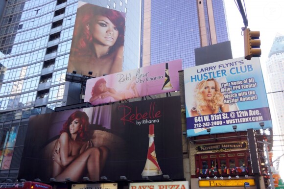 Affiches de Rihanna nue à New York le 15 juin 2012