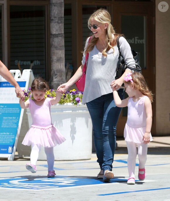Aimante, Sarah Michelle Gellar va chercher sa fille Charlotte à son cours de danse à Los Angeles le 16 juin 2012
