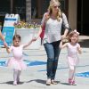 Maternelle, Sarah Michelle Gellar va chercher sa fille Charlotte à son cours de danse à Los Angeles le 16 juin 2012