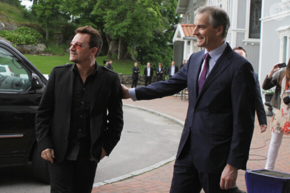 Bono a rencontré l'opposante birmane Aung San Suu Kyi lors d'un forum organisé à Oslo le 18 juin 2012