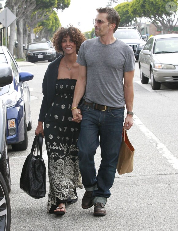 Halle Berry et son fiancé Olivier Martinez à Santa Monica le 12 mai 2012