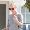 Kate Bosworth porte un modèle phare de basket Isabel Marant, les Beckett, dans les rues de Los Angeles.