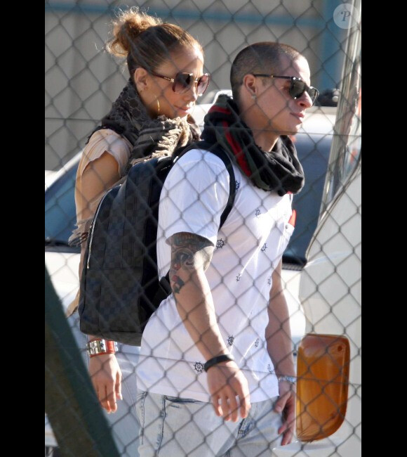 Jennifer Lopez et son jeune boyfriend Casper Smart le 22 juin à Buenos Aires avant de prendre l'avion pour Sao Paulo au Brésil dans le cadre de sa tournée mondiale Dance Again World Tour