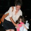 Katie Holmes et sa fille Suri vont au cinéma pour voir le film animé en 3D "Rebelle". New York, le 23 juin 2012.