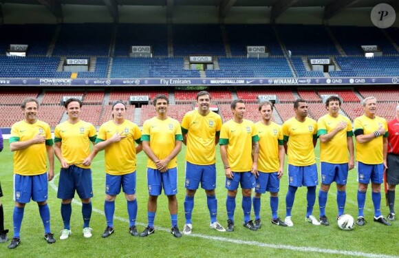 L'équipe du Brésil le 25 juin au Parc des Princes à Paris pour un match de foot au profit de l'association Plus Fort la Vie présidée par Jean-Claude Darmon