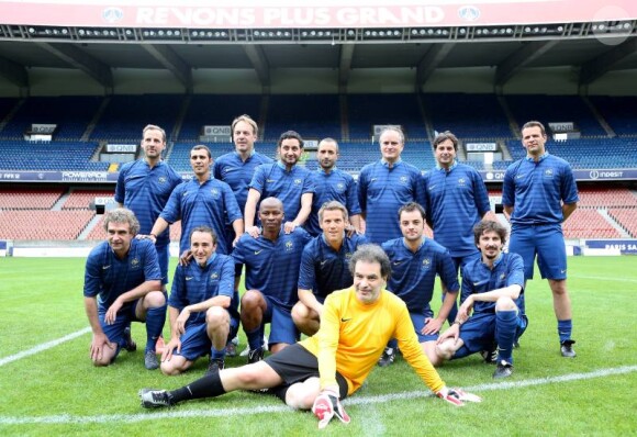 L'équipe de France le 25 juin au Parc des Princes à Paris pour un match de foot au profit de l'association Plus Fort la Vie présidée par Jean-Claude Darmon
