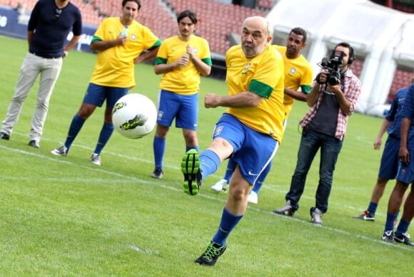 Gérard Jugnot le 25 juin au Parc des Princes à Paris pour un match de foot au profit de l'association Plus Fort la Vie présidée par Jean-Claude Darmon