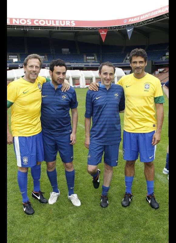 Stephane Freiss, Cyril Hanouna, Elie Semoun et Pascal Elbé le 25 juin au Parc des Princes à Paris pour un match de foot au profit de l'association Plus Fort la Vie présidée par Jean-Claude Darmon