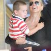 Sharon Stone a débarqué à l'aéroport Charles-de-Gaulle le 28 juin 2012, accompagnée de son plus jeune fils, Quinn