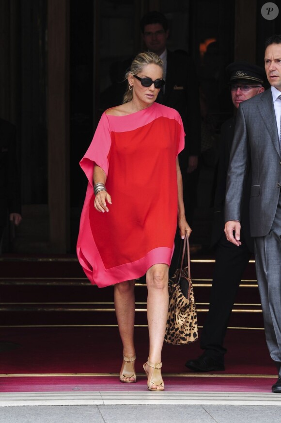 Sharon Stone va faire du shopping à Paris le 29 juin 2012