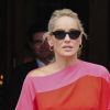 Sharon Stone sort de son hôtel à Paris le 29 juin 2012