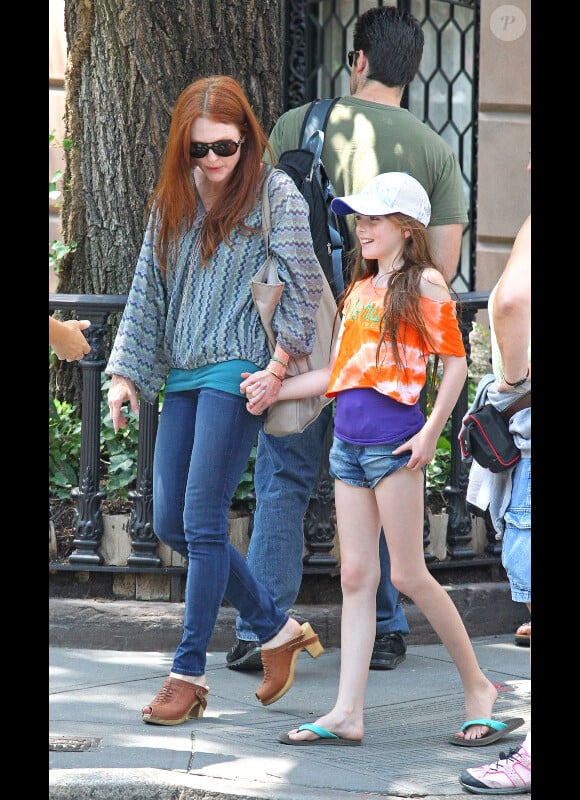 Julianne Moore et sa fille Liv, 10 ans, sur le tournage de Don Jon's Addiction à New York, le 28 juin 2012.