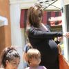 Kim, Kourtney Kardashian et le petit Mason, à Los Angeles, le 29 juin 2012.