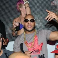 Flo Rida : Entouré des bombes Ayem et Nabilla, le rappeur profite de la France