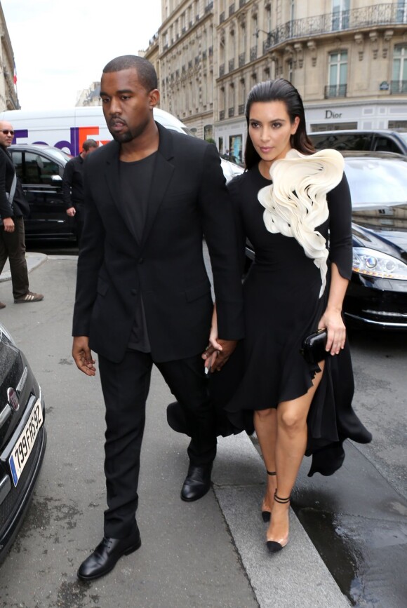 Kanye West et Kim Kardashian arrivent à la Cité de l'Architecture et du Patrimoine pour le défilé haute couture Stéphane Rolland. Paris, le 3 juillet 2012.