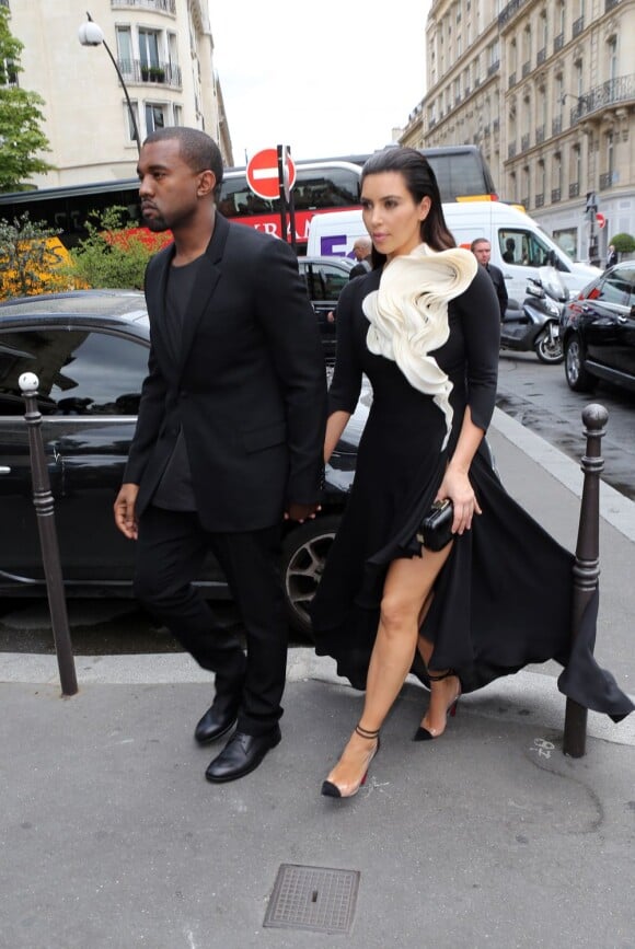 Kanye West et Kim Kardashian sont attendus à la Cité de l'Architecture et du Patrimoine pour le défilé haute couture du créateur Stéphane Rolland. Paris, le 3 juillet 2012.
