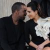 Kanye West et Kim Kardashian, arrivés juste à temps pour applaudir le final du défilé Stéphane Rolland haute couture automne-hiver 2012. Paris, le 3 juillet 2012.