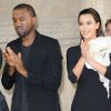 Kanye West et Kim Kardashian ont tout juste eu le temps d'applaudir le final du défilé Stéphane Rolland haute couture automne-hiver 2012. Paris, le 3 juillet 2012.