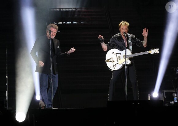 Johnny Hallyday et et Eddy Mitchell, au Stade de France, le 16 juin 2012.