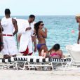  Shemar Moore à la plage avec des amis à la plage avec ses amis le 3 juillet 2012 à Miami  