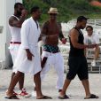  Shemar Moore à la plage avec des amis à la plage avec ses amis le 3 juillet 2012 à Miami  