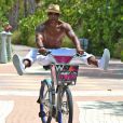 Shemar Moore fait un peu de vélo à Miami le 3 juillet 2012