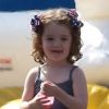Alyson Hannigan : sa petite Satyana s'éclate à Brentwood le 4 juillet 2012