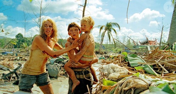 Naomi Watts et ses enfants dans The Impossible.